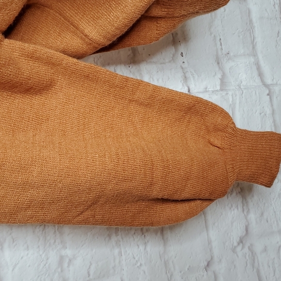 Stitch and Knot Collard Mimimalist Neutral Sweater - Picture 4 of 11